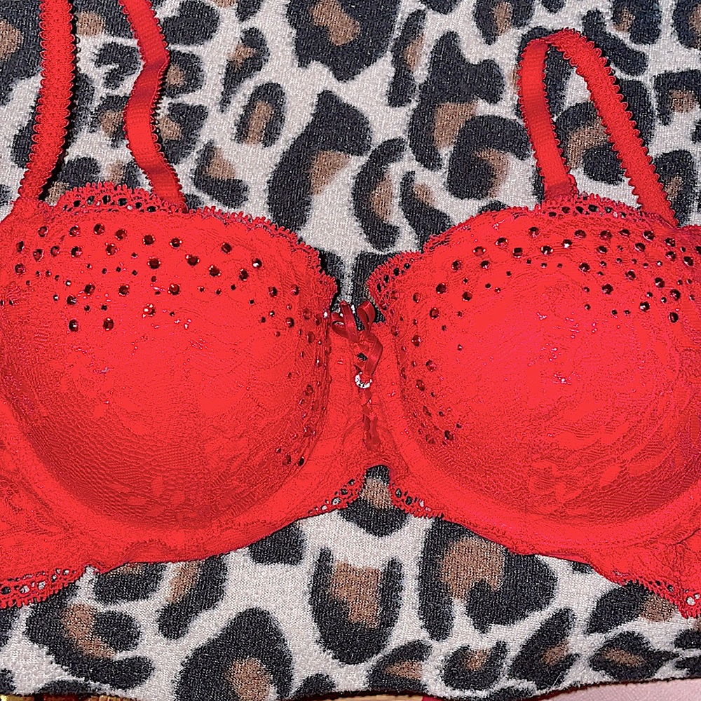 Victoria secret red push up bra
